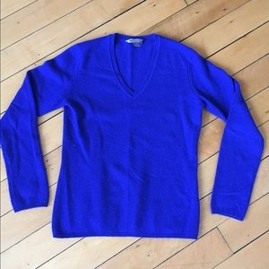 100% cashmere blue V-neck sweater