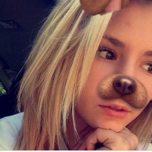 Meet your Posher, Chloe