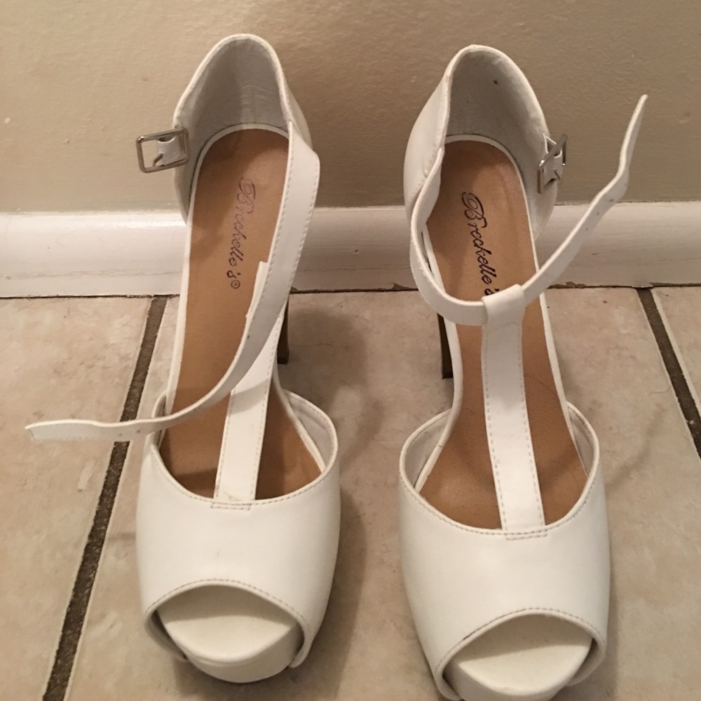 White brochelle heels size 9