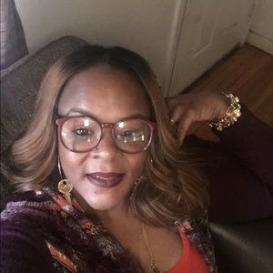 Meet your Posher, Nakia