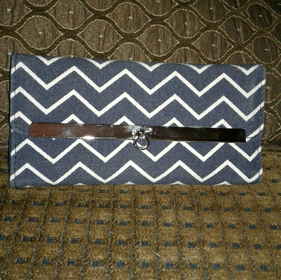 ❤FINAL REDUCTION-Chevron Wallet - Picture 1 of 4