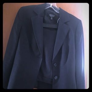 Pant suit. Navy blue. Size 6