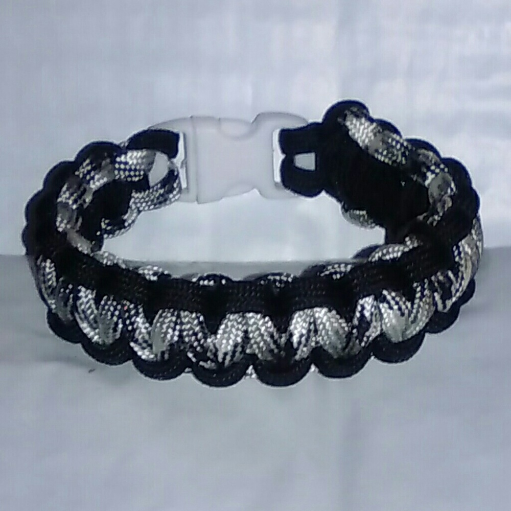 Single Cobra Paracord Bracelet
