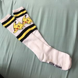 ADORABLE PIKACHU KNEE SOCKS