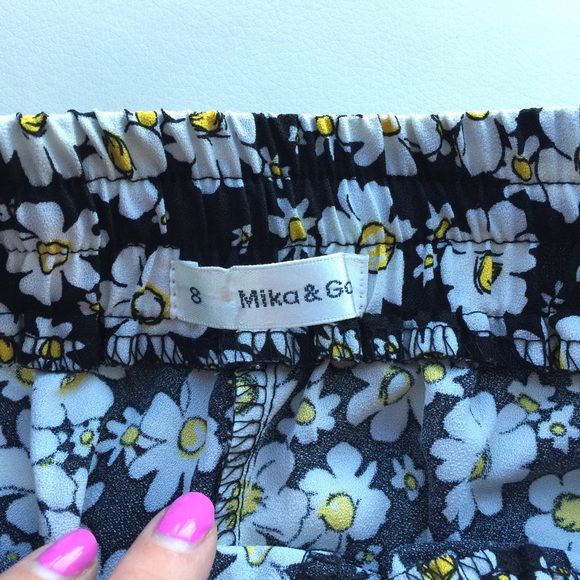 SALE 🔥 LF Sunflower Shorts 🌻 - Picture 2 of 4