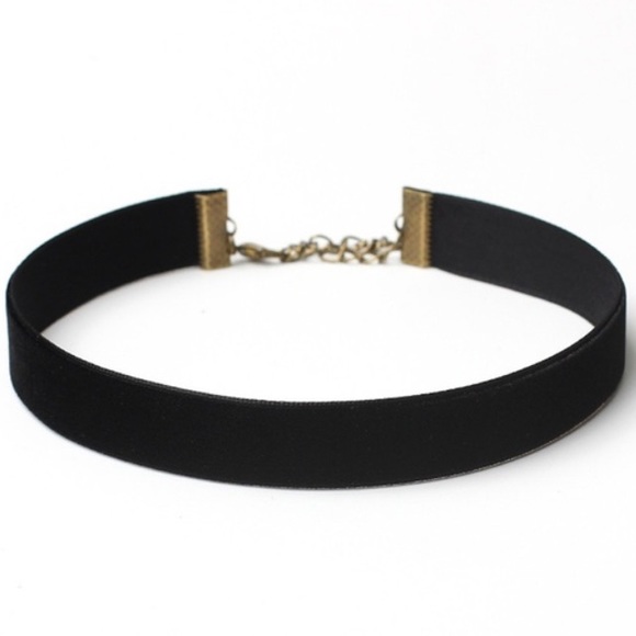 5 PEICE BLACK CHOKER WOMANS NECK CANDY BUNDLE>NWT - Picture 3 of 5