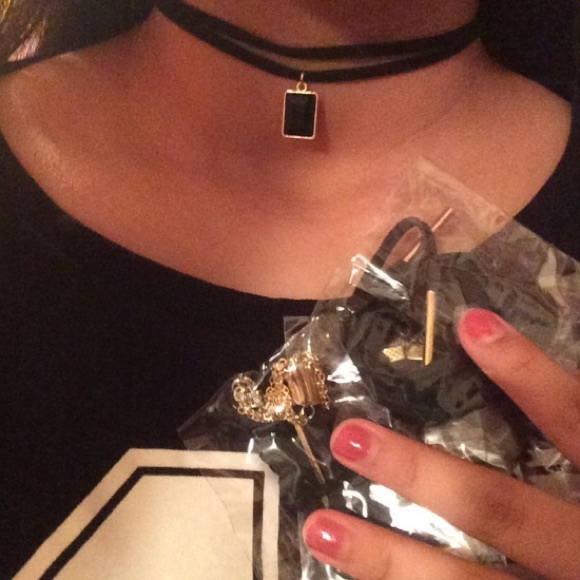 5 PEICE BLACK CHOKER WOMANS NECK CANDY BUNDLE>NWT - Picture 4 of 5