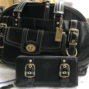 Coach purse with wallet for titadoudi