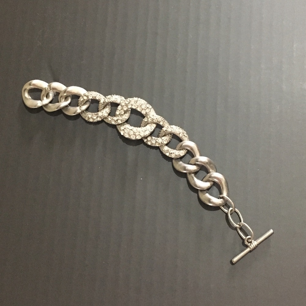 Chain linked bracket