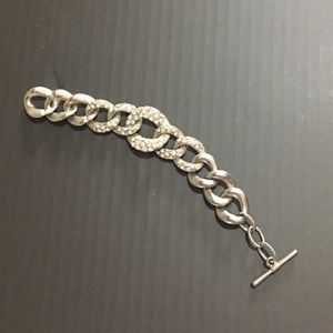Chain linked bracket