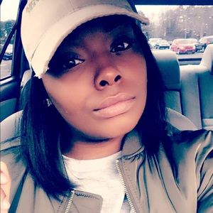 Meet your Posher, Dominecia