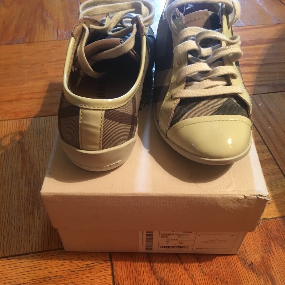 Burberry sneakers excellent condition