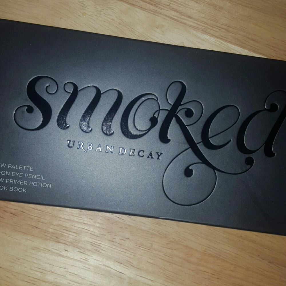 NWT Urban Decay Smoked Palette