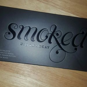 NWT Urban Decay Smoked Palette