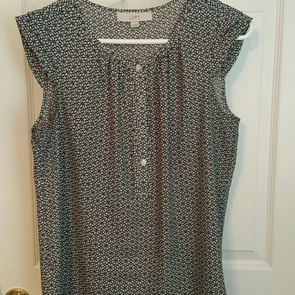 Flutter sleeve blouse