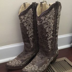Corral Women's Embroidered Cowgirl Boots