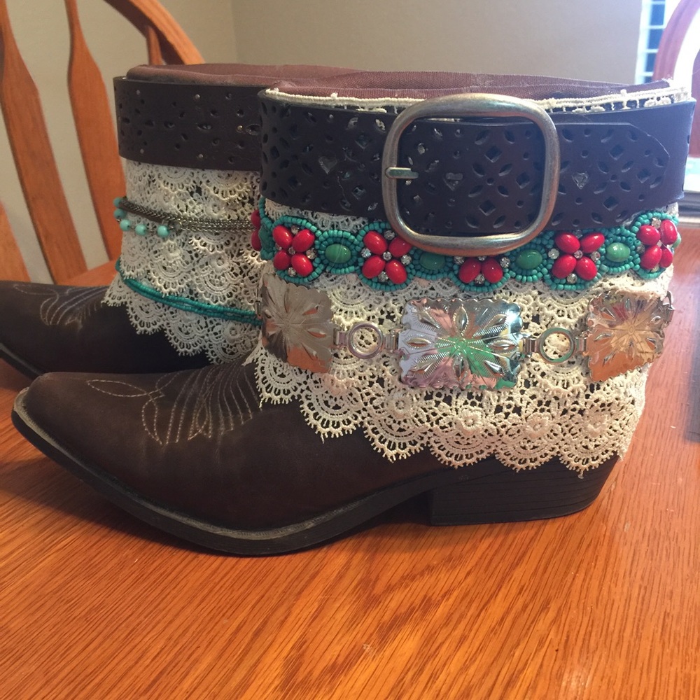 Upscaled boot. Size 8. Man made leather.