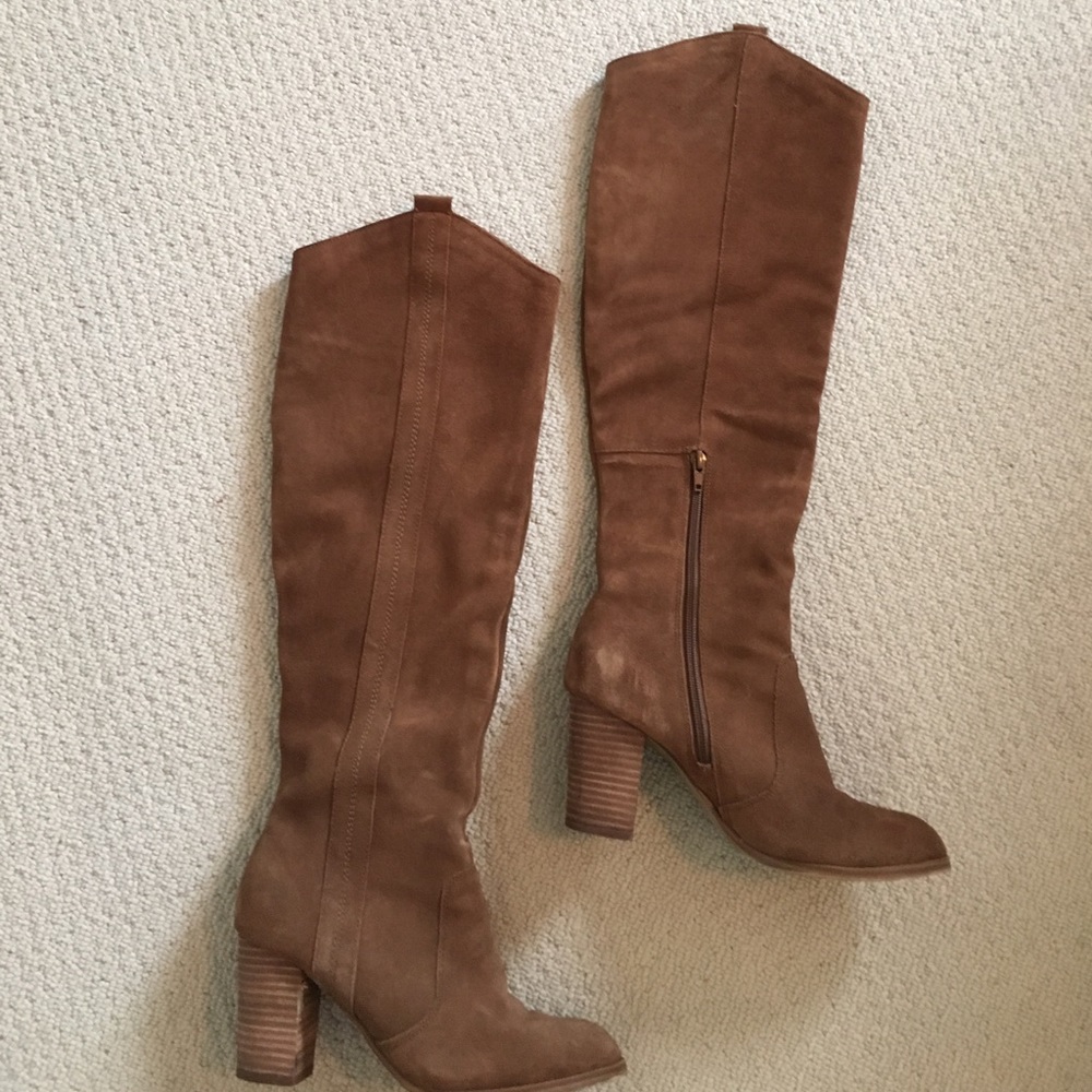 Knee-high brown suede Aldo boots