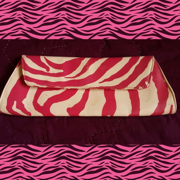 Free in 3+ Bundle Pink and White Zebra Clutch - Picture 2 of 6