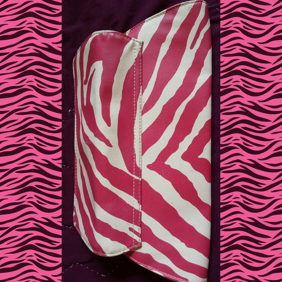 Free in 3+ Bundle Pink and White Zebra Clutch - Picture 5 of 6
