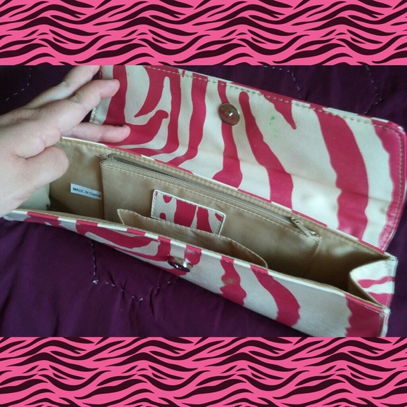 Free in 3+ Bundle Pink and White Zebra Clutch - Picture 3 of 6