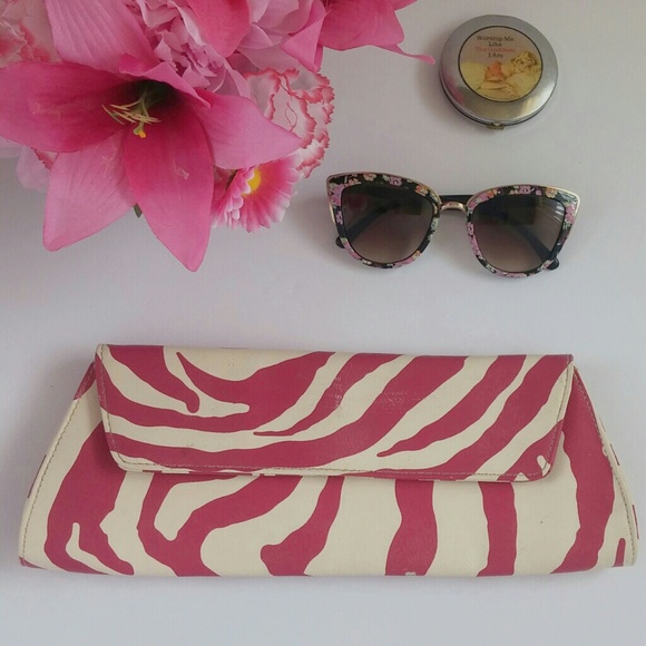 Free in 3+ Bundle Pink and White Zebra Clutch - Picture 1 of 6