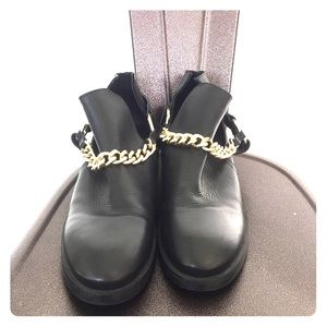 Zara booties with gold chain