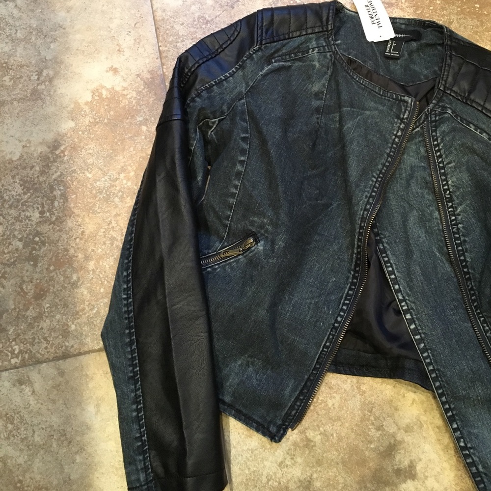 ⚫️Denim Jacket⚫️ - Picture 2 of 3