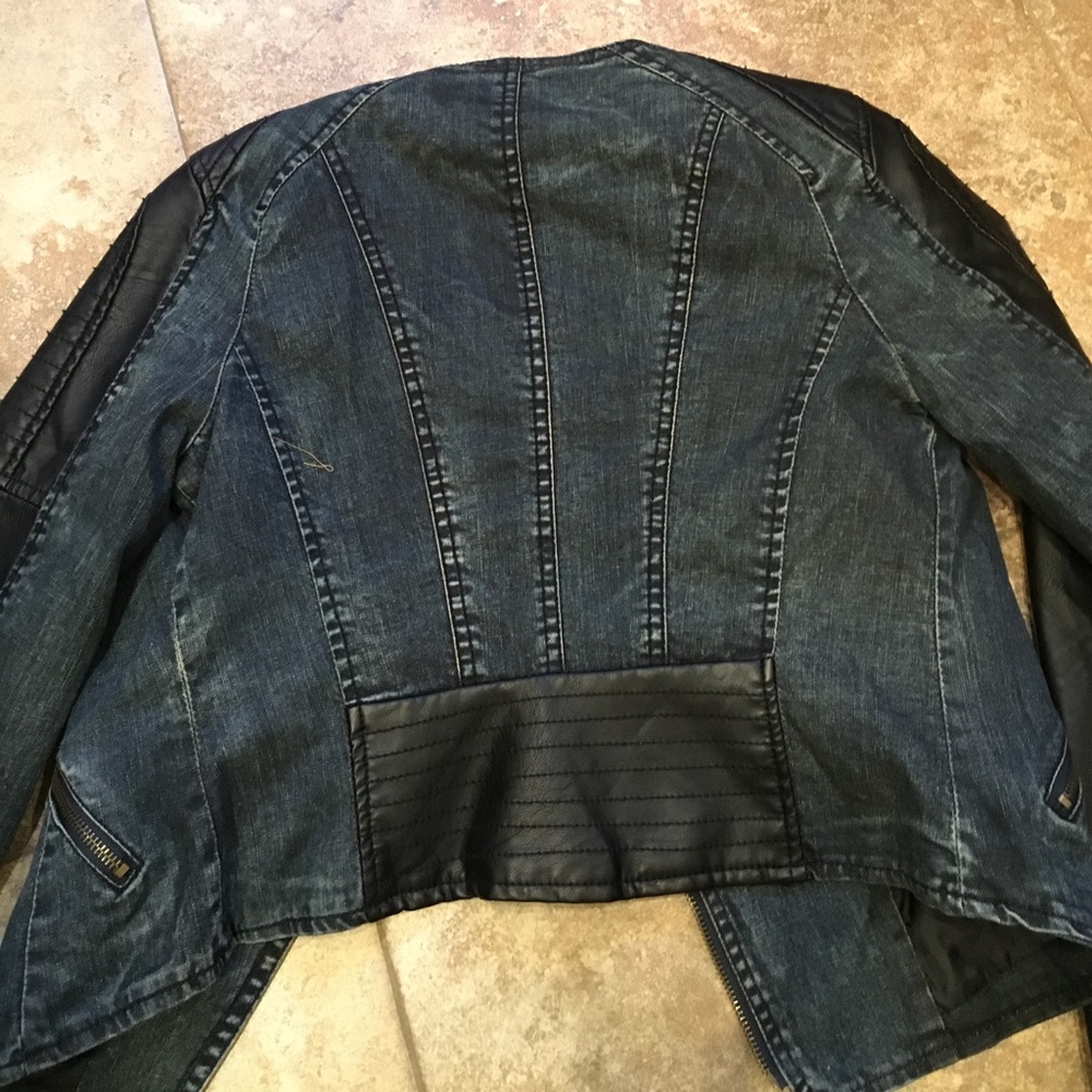 ⚫️Denim Jacket⚫️ - Picture 3 of 3