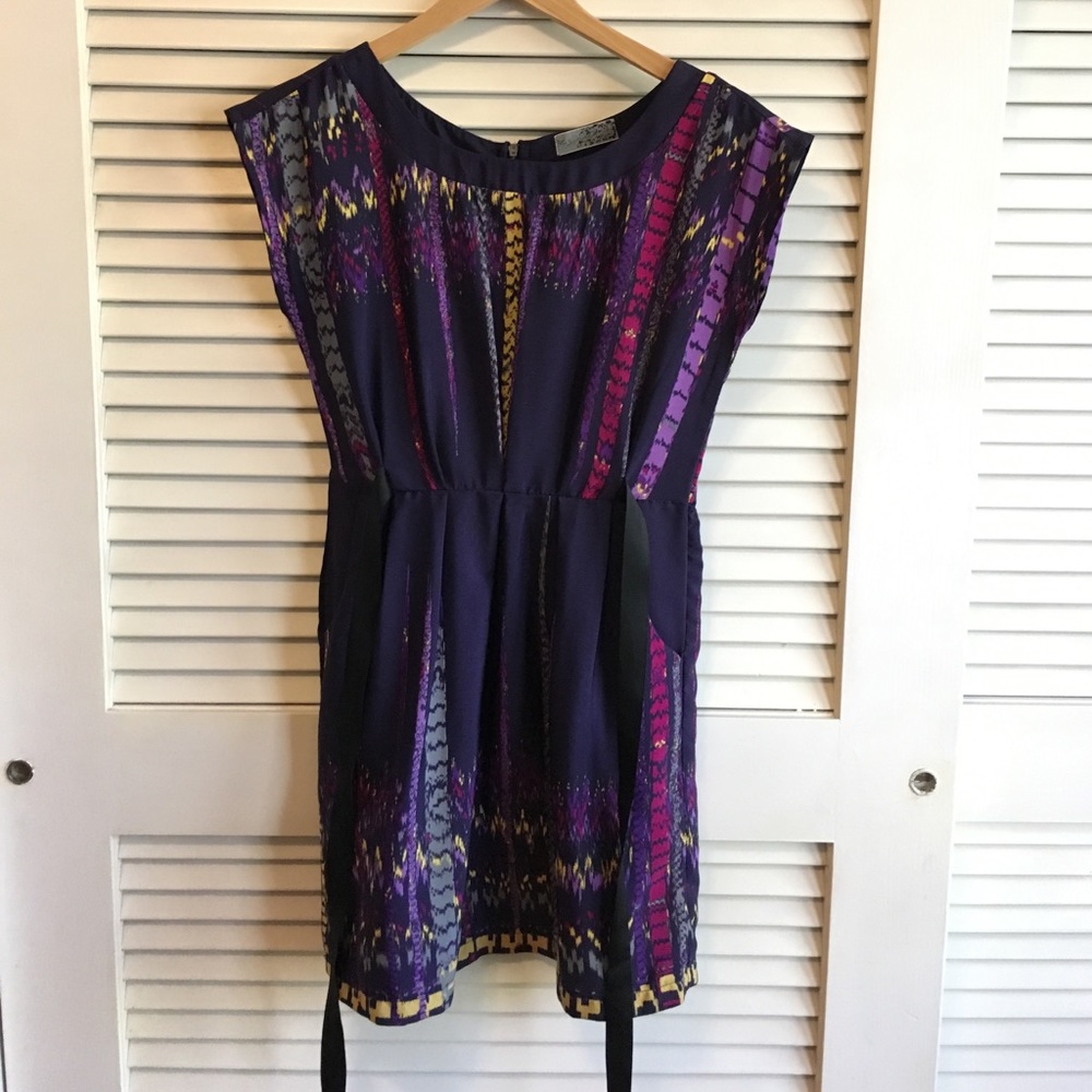 Short purple dress with pockets on the side