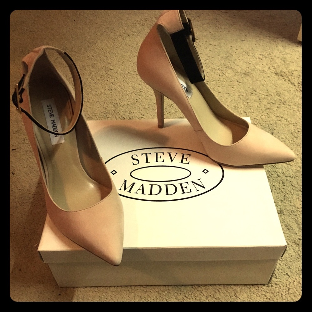 Steve Madden Ivory Pumps with Black Ankle Strap