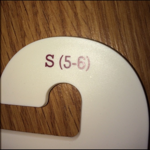 Unused slippers. Size small 5-6 - Picture 3 of 3