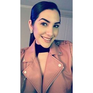 Meet your Posher, Aura