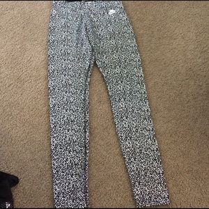 Nike Size Medium Leggings