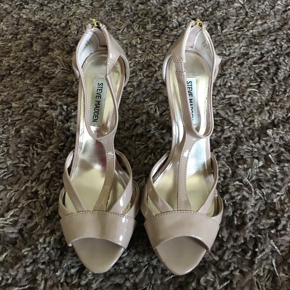 Steve Madden nude platforms with gold zipper back