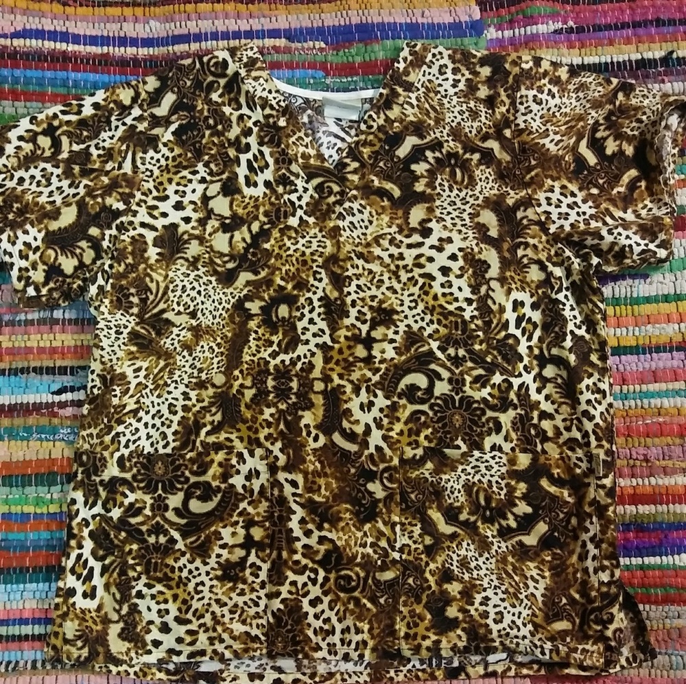Ladie's Scrub Top.