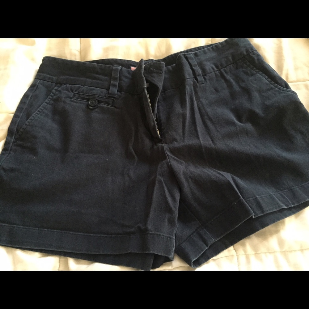 Vineyard vines navy shorts