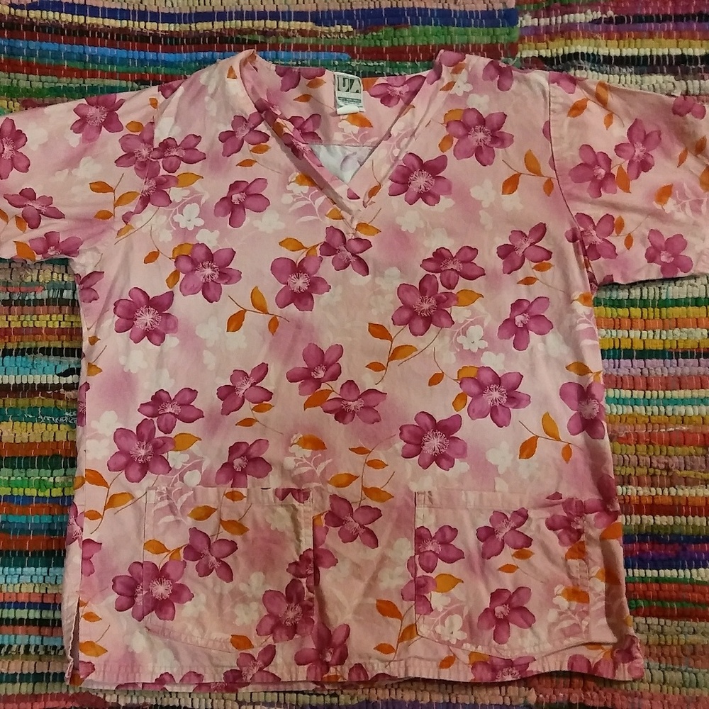 Ladie's Scrub Top.