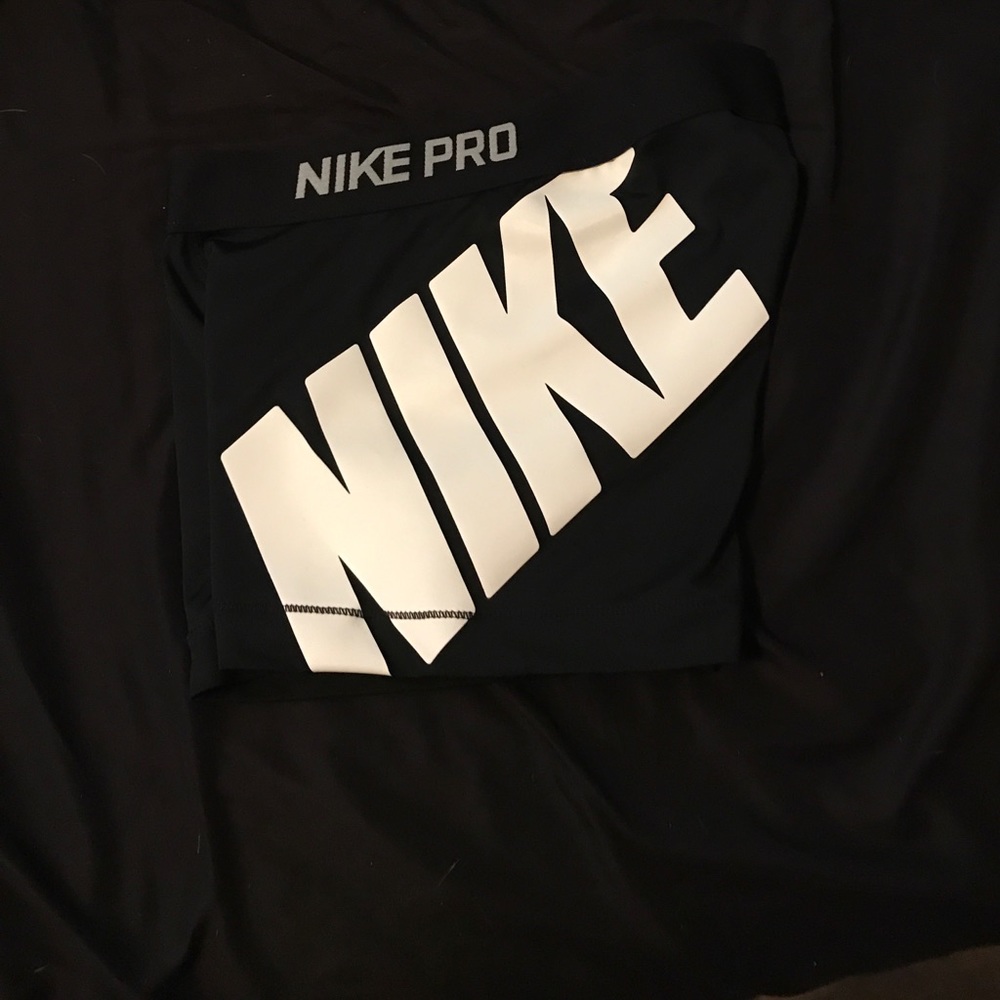 Black and white Nike pro shorts