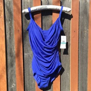 ✨PRICE DROP✨ Size 16 Full Cover Jatzen suit