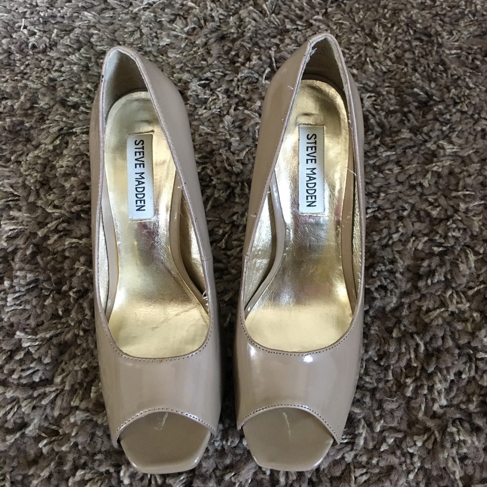 Steve Madden nude platform heels
