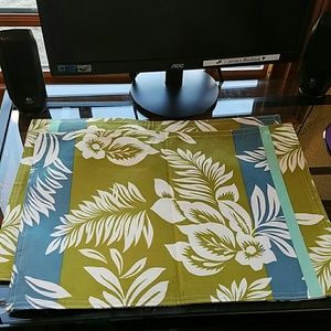 New floral table mats