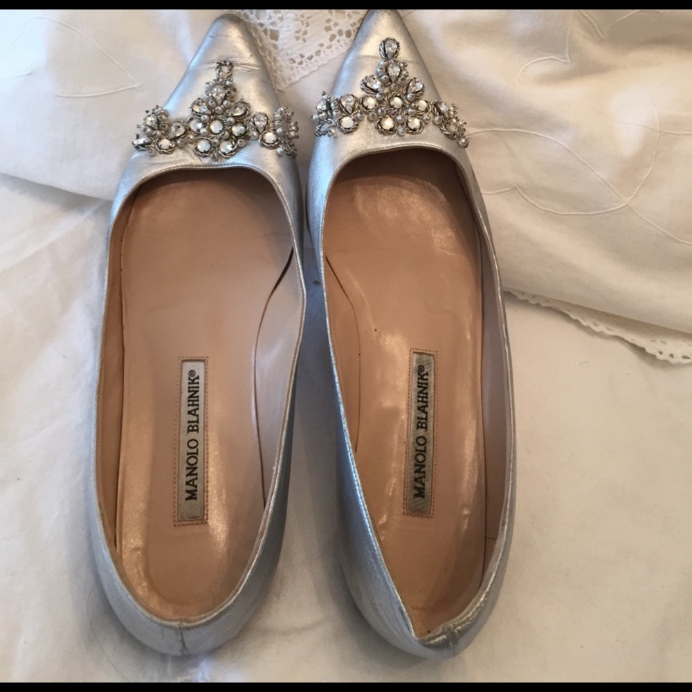 AUTHENTIC Manolo Blahnik flats size 9