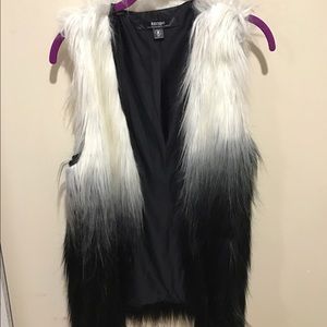 NWOT KENSIE FAUX FUR VEST 💕