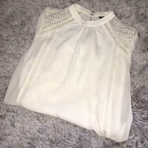 🎉HP🎉NWOT Off White Express Blouse