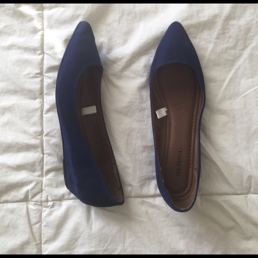 Pointed toe shoes