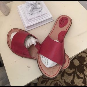 New AUTHENTIC Born boc Sandle size 9