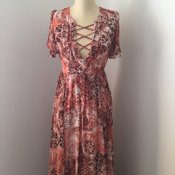 Lulus Dresses & Skirts - LuLu's tie front maxi dress