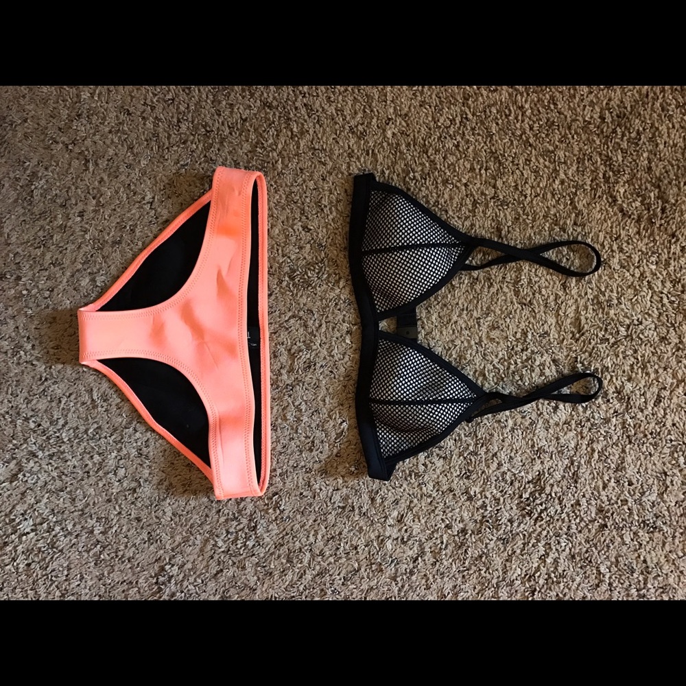 AUTHENTIC Triangl swimsuit