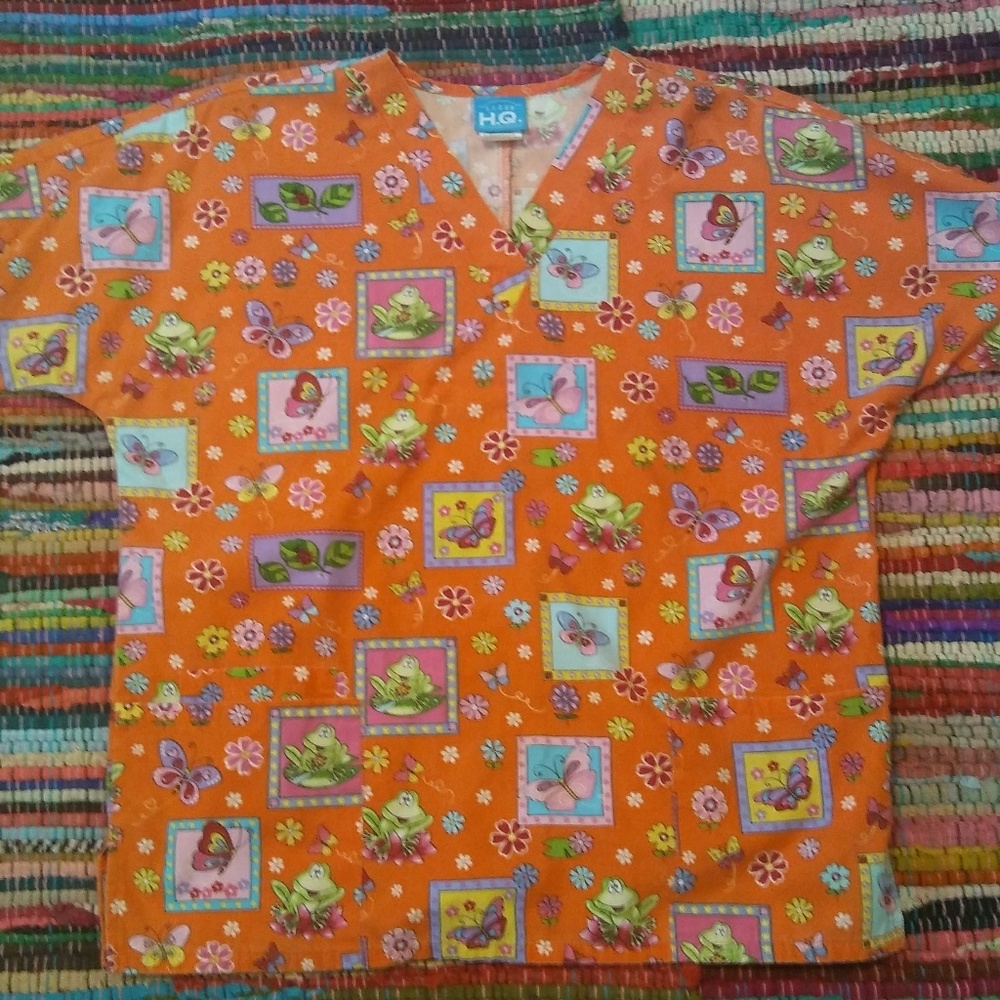 Ladie's Scrub Top.